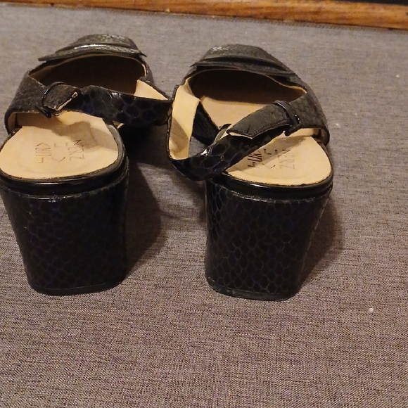 Naturalizer Black Flats Elegant Comfortable Loafers - Picture 5 of 9